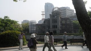 広島平和記念公園のシンボル。