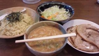 チャーシューが大きいです