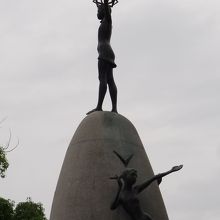 真横から見ても均整がとれています。