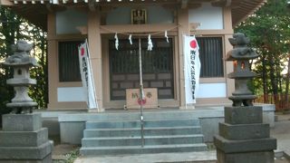 小さい神社ですが、意味ありげ・・