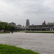 非常に広い敷地内です。