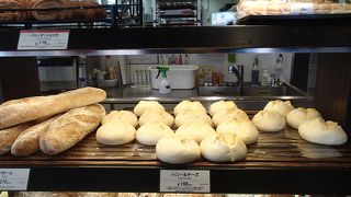 ここでのおすすめパンは、チーズ好きにはたまらない、ハニーチーズのパンです