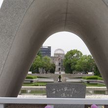 遠くドームが見えます。