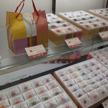 空港ショップの藤い屋さんです。