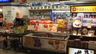 空港の２階にあるＡＮＡの売店
