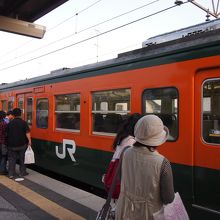 駅のホームと電車に段差がありますので注意!
