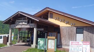 錦秋湖湖畔の小さな道の駅です