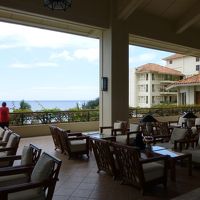 オープンエアーのロビー