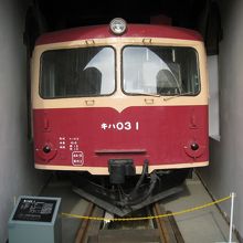 かわいい顔の列車。