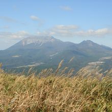 10月下旬の頂上はススキの原。