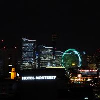 部屋の窓からの夜景