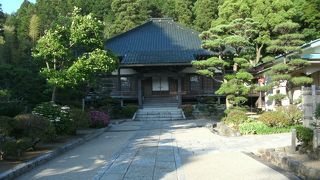 植木が整った境内がいい。