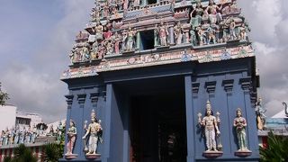 ここの寺院の彫刻も細かくて繊細です。