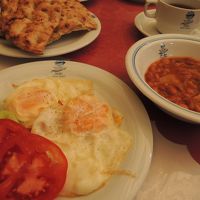 朝食はバイキングですが、超素朴