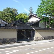 旧加賀藩重臣家だった横山家の富勢をしのばせる近代和風建築です