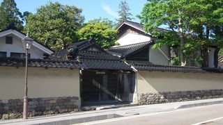 旧加賀藩重臣家だった横山家の富勢をしのばせる近代和風建築です