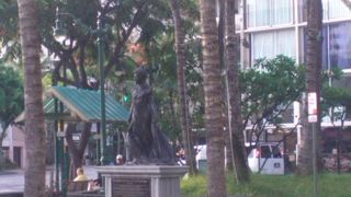 オハナイーストホテル前の交差点に