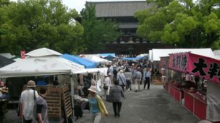 毎月21日に行なわれています
