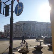 ネフスキー大通りにあるロシアで最も古い公共図書館