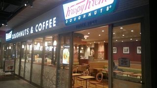 モーニングセットを楽しめる「クリスピー・クリーム・ドーナツ」