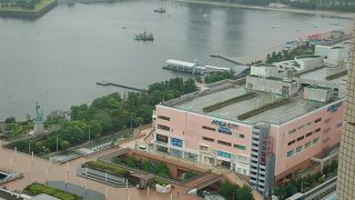 アクアシティお台場：台場駅直結のショッピング