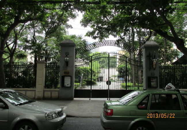 国民党政府の国防部長、華中軍政長官などを歴任した白崇禧がこの館に住んだので白崇禧邸として有名です。