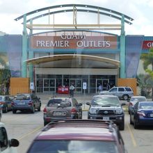 トロリーから、アウトレットをパチリ