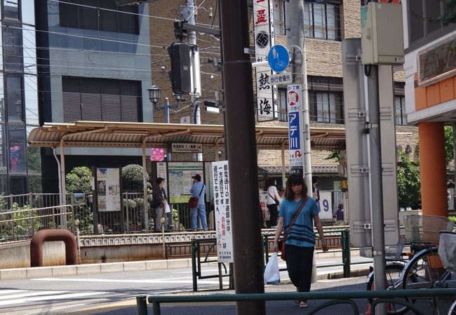 小台駅は道路と線路が入り組んでいる地域です