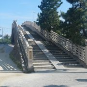 草加松原の歩道橋のうちの一つ