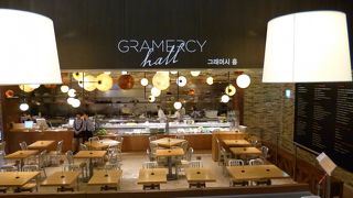 オシャレなフードコート