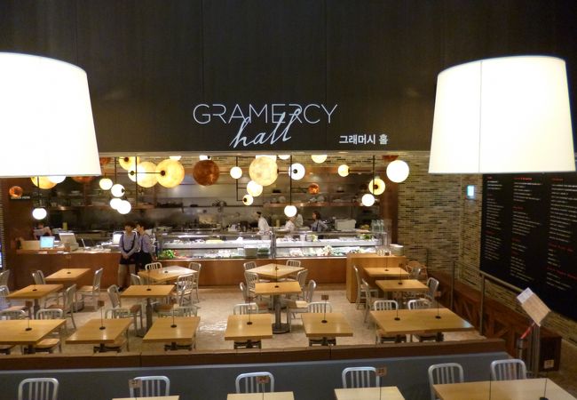 オシャレなフードコート