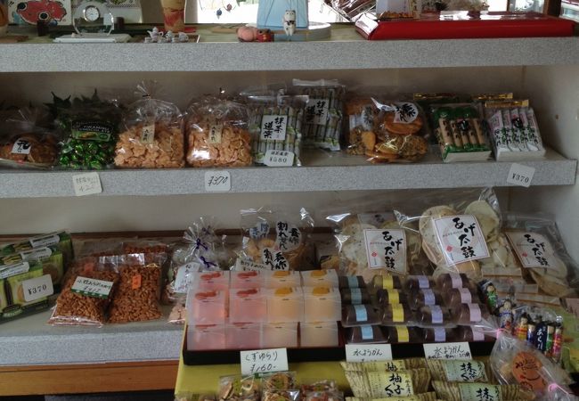 それ以外にも和菓子屋さんとしても有名で、細工を施したお菓子が見た目も良いし、そんなにも甘くもないので、絶品です。