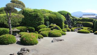 清楚で凛とした、理想の日本人の生活する姿が想像できる場所、武家屋敷群