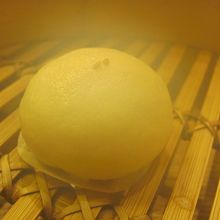 胡麻あんまん小一個から注文できます。