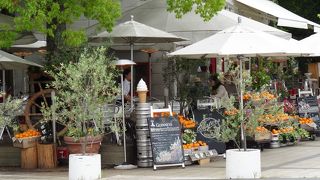 平和なカフェです。