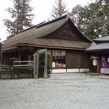 この書院の向こう側が谷になります。