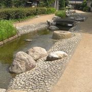 歴史街道の西端の桜町にある水面回廊 淀川からの用水路を整備した散歩道