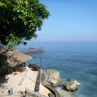 さらに下へ降りると絶景が広がります。左の建物はキシックです。