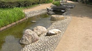 歴史街道の西端の桜町にある水面回廊 淀川からの用水路を整備した散歩道