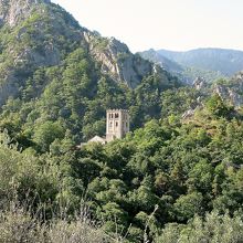 深山幽谷の修道院
