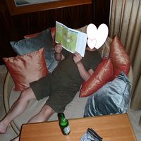 これがお気に入りの丸いソファです。可愛いクッションがたくさん