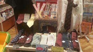 大人のネクタイもあります「スヌーピータウン」