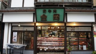 お店の前に、ちょっと休憩できるテントも
