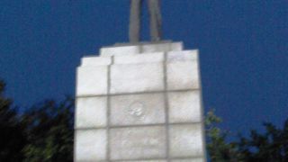 マッカーサーが見守る公園