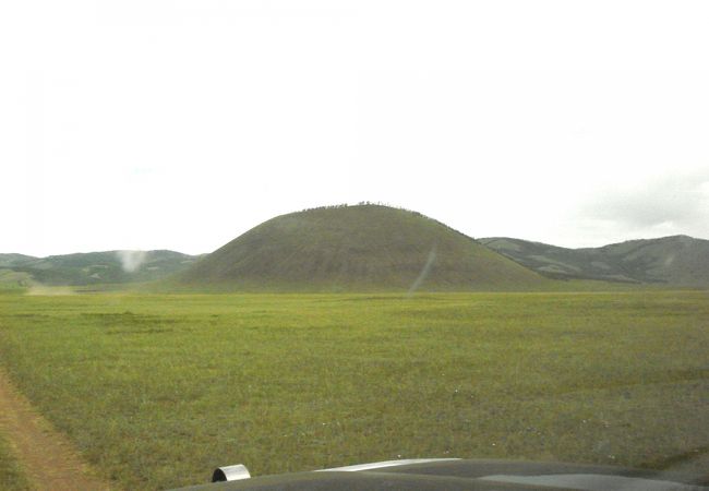 ウラン トゥグー山