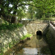 市役所裏側の堀と宮内橋