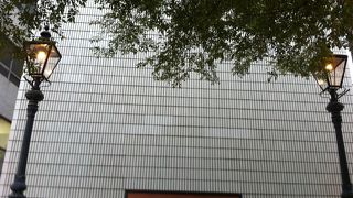 関内ホールの横にあります!!