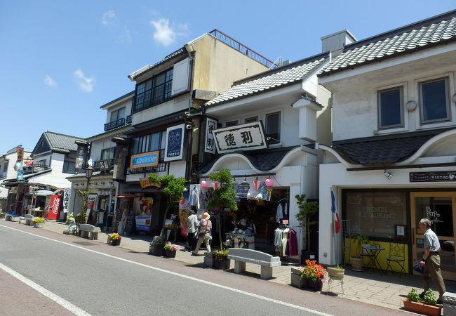 蔵のような建物のお店