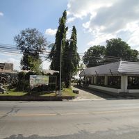 このホテルには注意して下さい。泥棒がいます。