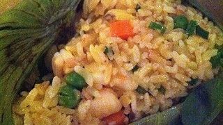 ヘム（路地裏）にある、外国人向けベトナム料理